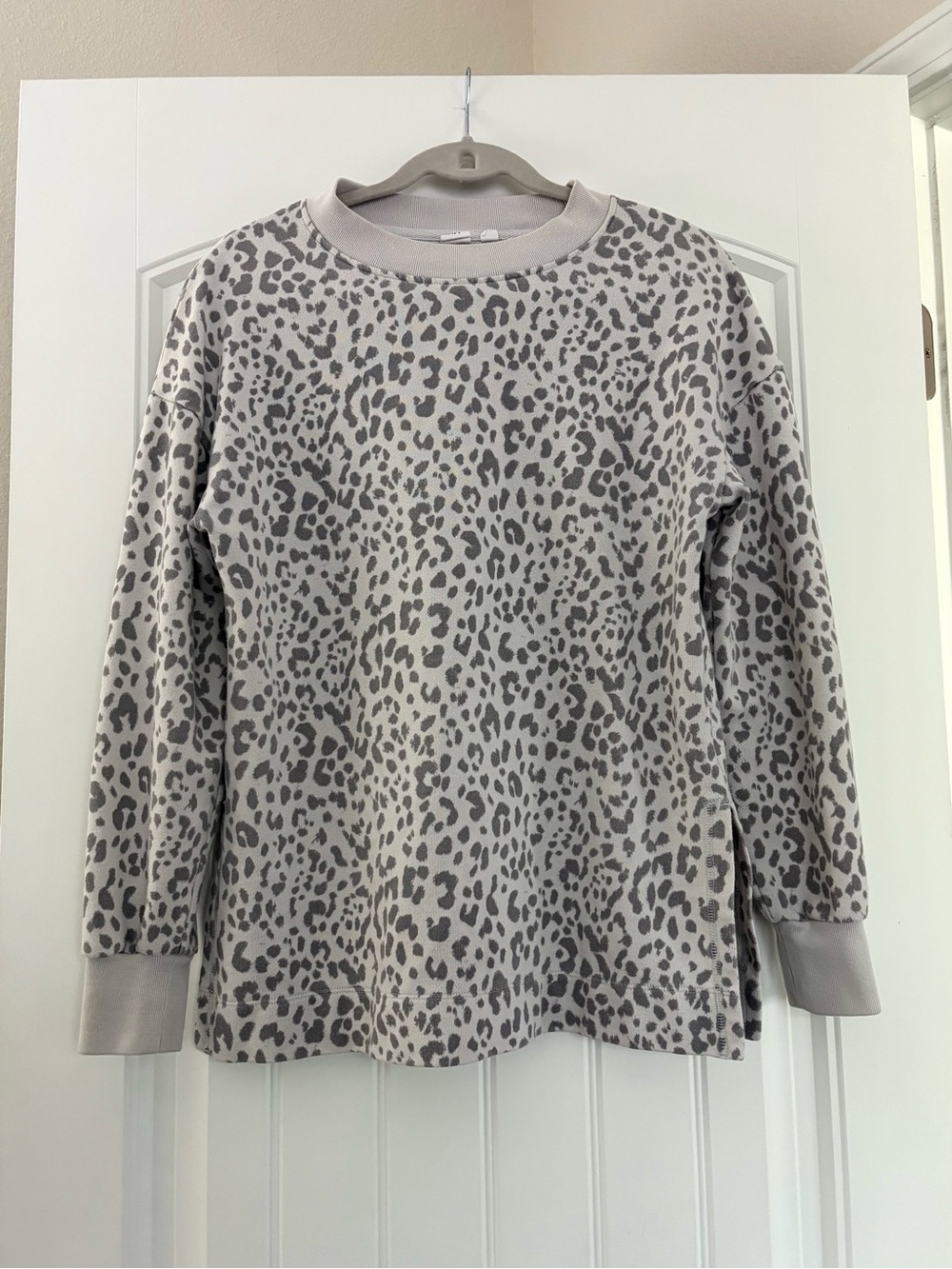 GAP - Grey Leopard Oversized Sweater
